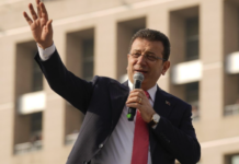 Jugé depuis mars, le maire d’Istanbul Ekrem Imamoglu, opposant numéro un à Erdogan, dénonce, de sa prison, « l’autocratie qui a fabriqué ce procès inéquitable »/Nicolas Bourcier/LE MONDE