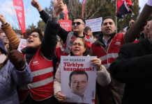 Ekrem Imamoglu, maire d’Istanbul, en prison depuis un an, comparaît devant la justice lors d’un procès hors norme/Nicolas Bourcier/LE MONDE