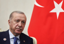 Recep Tayyip Erdogan veut organiser une élection présidentielle anticipée en 2028 pour briguer un nouveau mandat malgré la limite constitutionnelle/LE MONDE